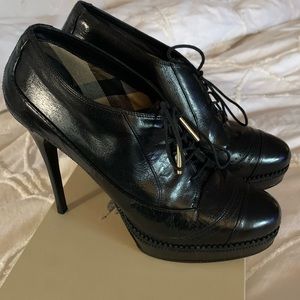 Burberry black lace up platform - 41